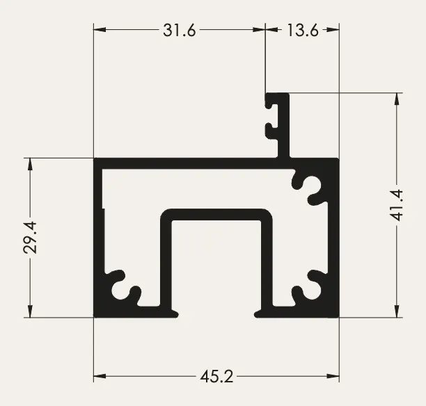 Sección del cerco de aluminio de la puerta, con cotas en mm