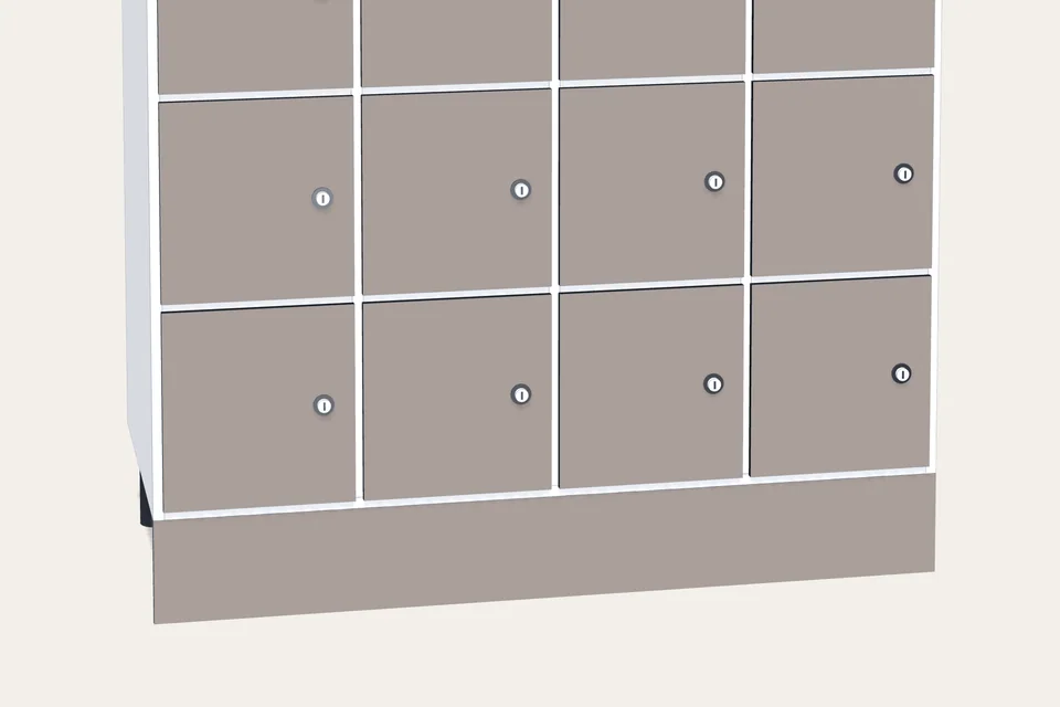 Render de la parte de abajo de una taquilla de casilleros de cuatro cuerpos con zócalo, que tapa las patas por delante