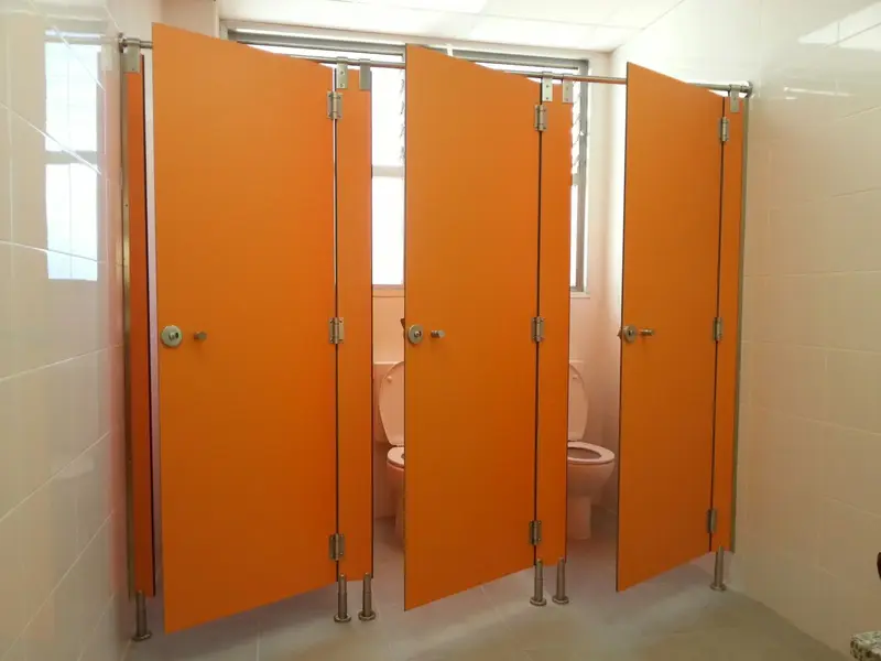 Cabinas Fenolicas para inodoro de color naranja